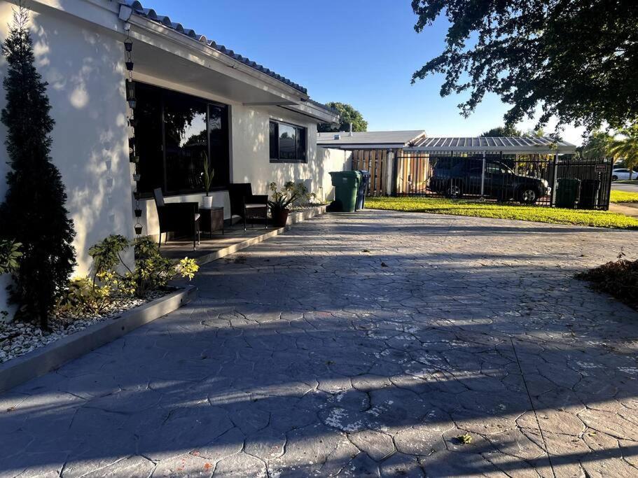 Luxurious Westchester Near Clinics Holiday home Miami