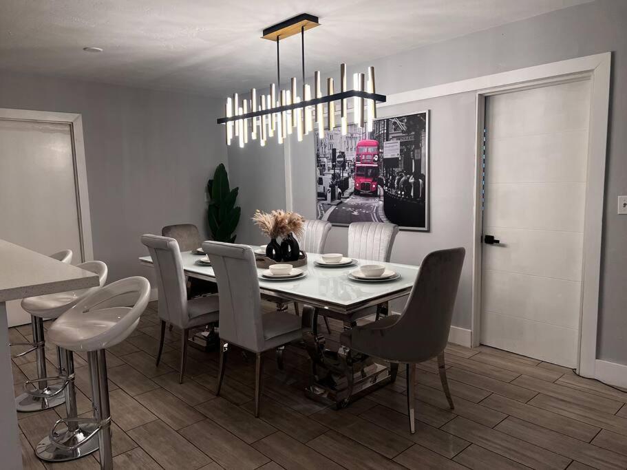 Luxurious Westchester Near Clinics *