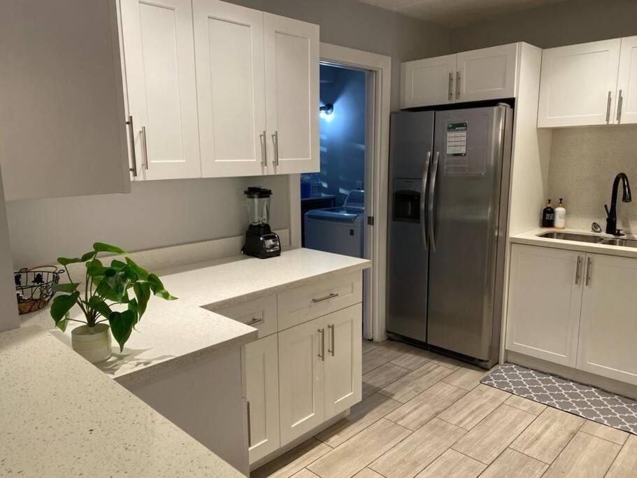Luxurious Westchester Near Clinics Holiday home Miami