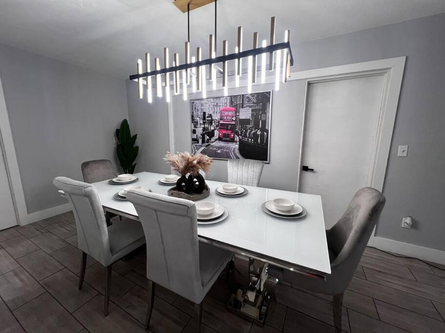 Luxurious Westchester Near Clinics Miami